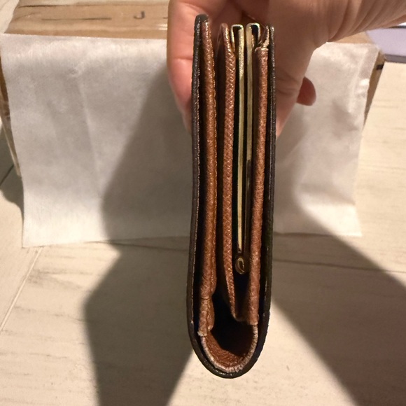 Louis Vuitton Monogram Kisslock Compact Wallet - Picture 3 of 16